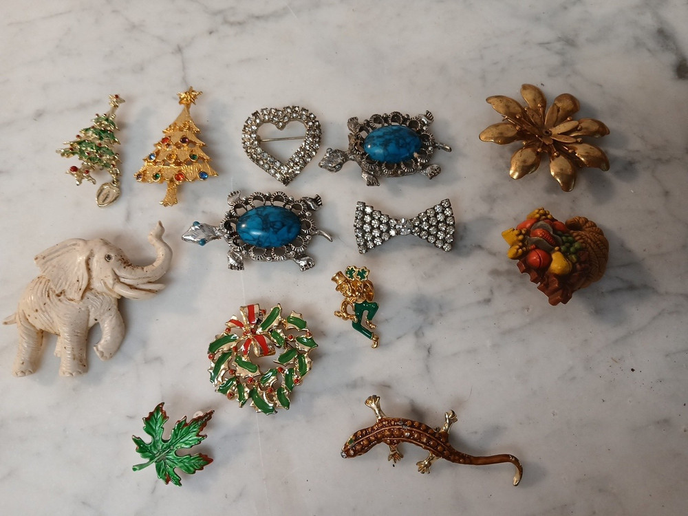 Vintage Estate Brooch Lot Costume, Christmas, Animals Brooches & Pins