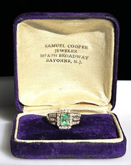 Vintage 14k Gold Handcrafted Natural Diamond And Emerald 9x7mm Band Ring 5.2g