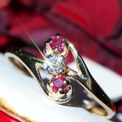 14k yellow gold 3-stone sz 6.25 ring 0.15ct natural diamond, treated ruby 1.3g