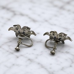 Blue Rhinestone Flower Floral Silver Tone Screw Back Earrings • Vintage Jewelry