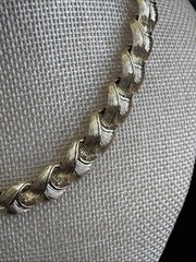 VTG 1950s/1960s Unsigned Coro Textured Leaf Choker Necklace Brushed Gold Tone
