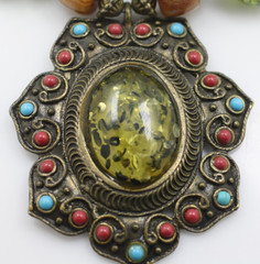 Vintage Boho tribal ethnic antiqued gold tone pendant choker necklace 15″