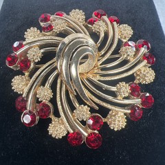Crown Trifari MCM Brooch Gold Tone & Red Rhinestone Swirl Signed (1955-1969) EUC
