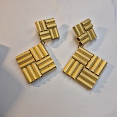 VTG MMA Metropolitan Museum of Art Gold Tone Tube Basketweave Drop Clip Earrings