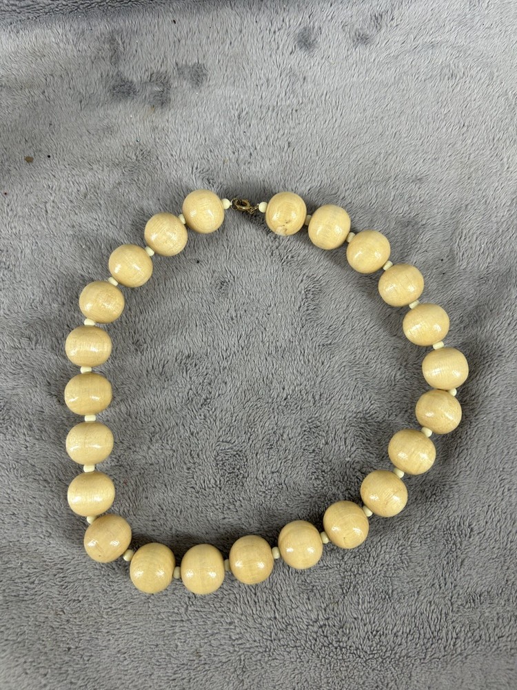 VINTAGE HAND STRUNG BEIGE BEAD NECKLACE