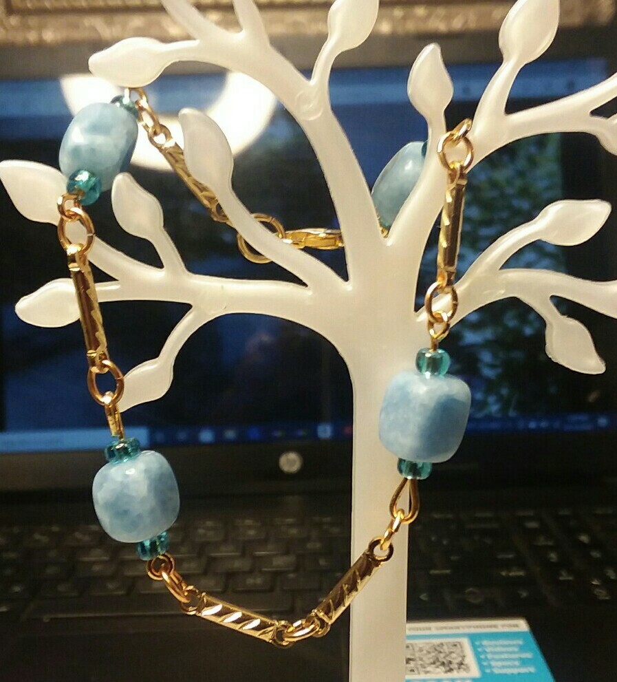 MaryBee Jewelry: 7 3/4″ Gold Tone Bracelet 01-01-2021 (A)