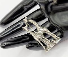 Giraffe Mom and Calf Baby Kissing Jezlaine Sterling 925 Filigree Vtg Brooch Pin