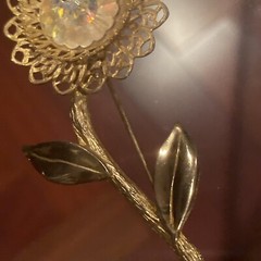 VTG Filigree Flower Brooch Pin w Clear AB Margarita Rivoli Crystal Gold Tone 4”