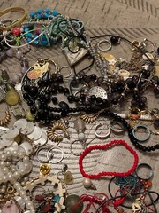 Vintage jewelry lot eclectic mix silver tone gold tone & more 051026@
