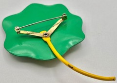 RARE VINTAGE EARLY 1960s MOD POP ART FLOWER PIN GREEN & YELLOW 💚💛 PETALS