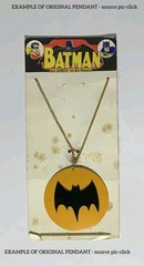 Vintage Batman Batsignal Pendant Necklace Gold Tone Chain DC Comics