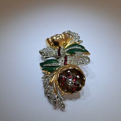 Coro Duette Quivering Camillas Brooch Red & White Stones Green Enamel Gold Tone