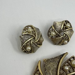 Vintage Emmons Faux Pearl Starburst Goldtone Brooch & Earrings Set Maltese Read