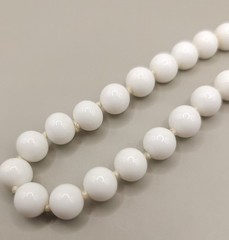 Vtg 1980s Monet White Glass Bead Knotted Strand Necklace 16″ w/ 2″ Extender