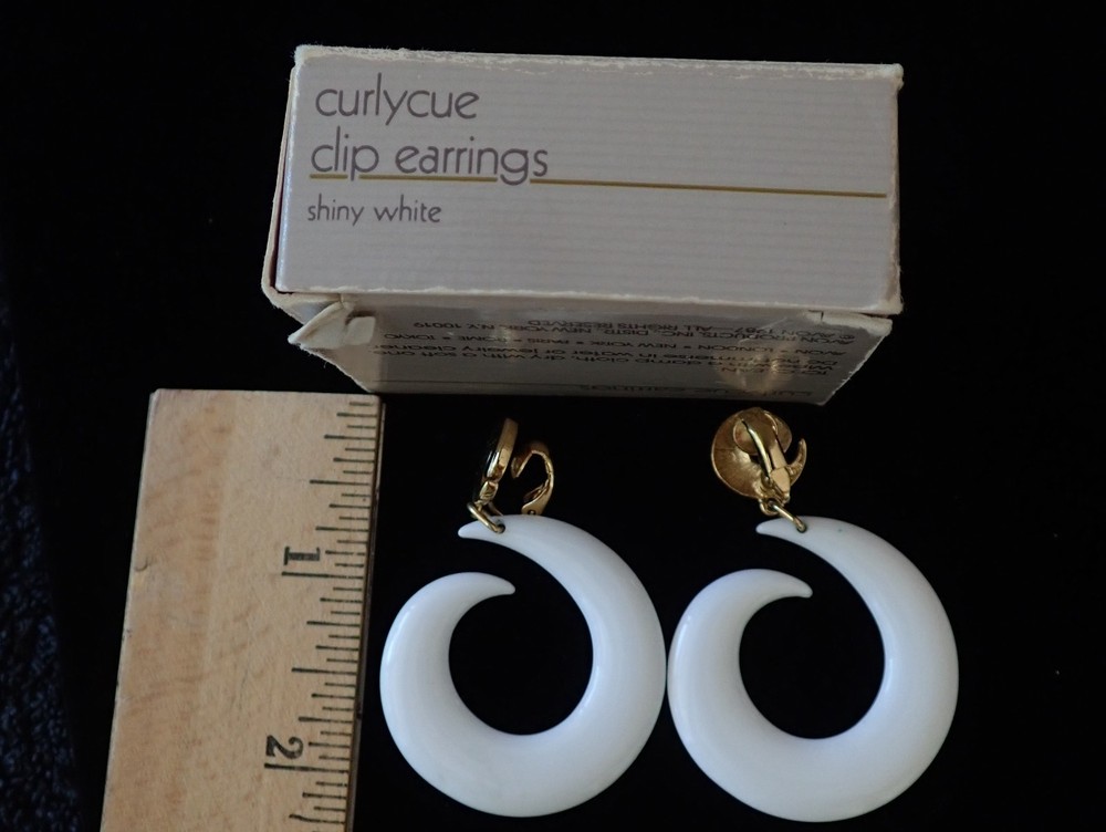 Vintage Gold And White Acrylic Curlycue Clip Earrings By Avon 1987
