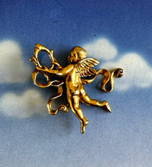 Vtg Metropolitan Museum of Art Cherub Pin 24K Gold Plated w Original Paperwork