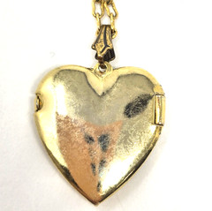 Gold Tone Etched Heart Locket Pendant Chain Necklace 24″ Discovery Of California