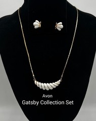 Vtg-70s-90s-AVON-JEWELRY LOT-42 Piece-Earrings-Necklaces-Brooches-Bracelets-Sets