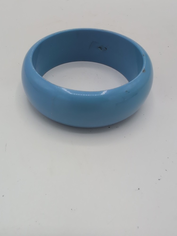 Vintage PASTEL BLUE Classic CHUNKY Design Lucite Bangle Bracelet Hong Kong