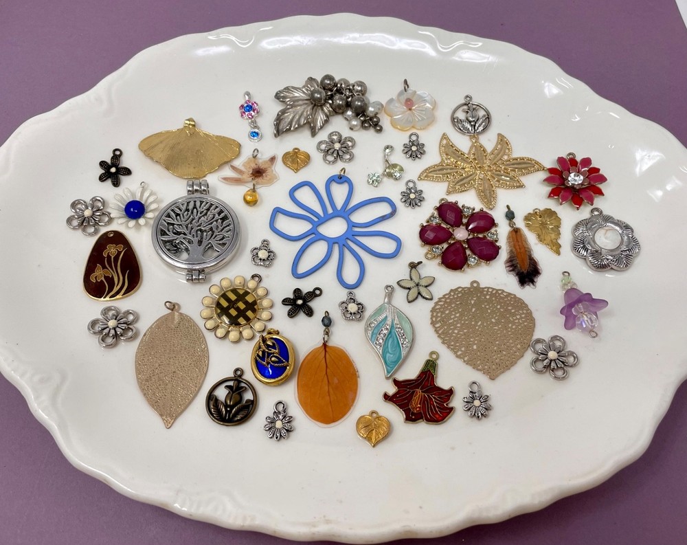 Lot Vtg & Modern Flower Leaf Pendants Findings Jewelry Craft Art Repurpose 10