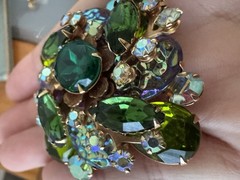 JULIANA DELIZZA and ELSTER LARGE GOLD TONE GREEN RHINESTONE BROOCH