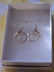 Goldtone Hummingbird In Circle Bird Earrings Wild Bryde .75″ Dangle Drop