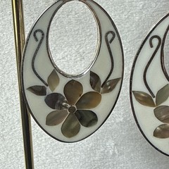 Vintage 70s Alpaca Earrings Modern Cut Away OVAL Enamel Inlaid MOP Silver 2″