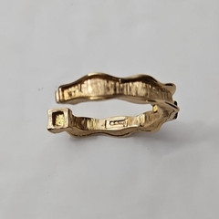 Vintage Signed Avon Gold Tone Oval Scalloped Hinged Scarf Clip