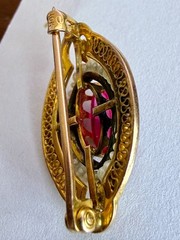 Antique 10K yellow gold red stone & seed pearl brooch pin 2.0 grams