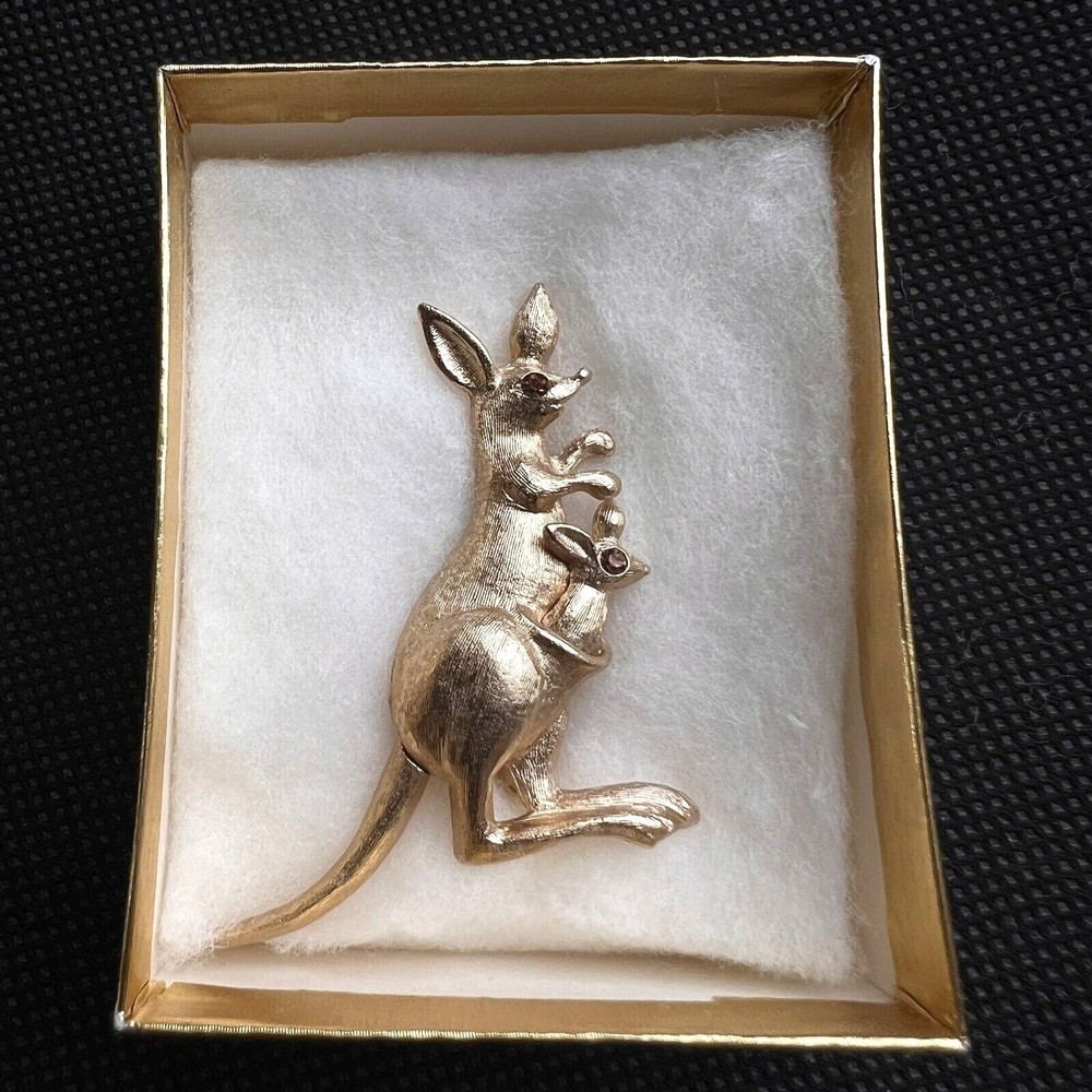 1975 VINTAGE AVON FASHION ACCENTS IN JEWELRY Kangaroo Gold-tone Pin 2.0 in