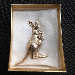 1975 VINTAGE AVON FASHION ACCENTS IN JEWELRY Kangaroo Gold-tone Pin 2.0 in