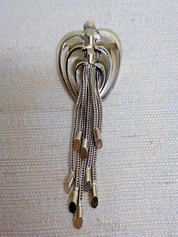 Vintage Kramer Signed Triple Heart Mesh Chain Dangle Brooch Polished Gold Tone