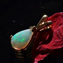 14k y/gold pendant 0.30ct natural Australian fiery opal solitaire 0.80gr N3744