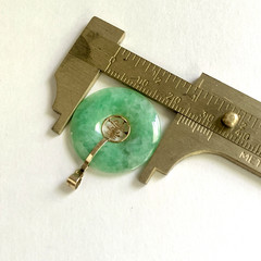 14K /585 Gold Green Jade Disc Pendant Chinese Shou Longevity Bezel Set Vintage
