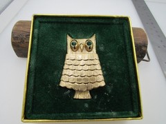 Vintage Jewelled Owl Pin Green Rhinestone Gold Perfume New Old Stock in Box A2