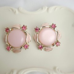 Vtg Pink Thermoset Flower Clip Earrings Rhinestone Gold Tone MCM Ribbon Cabochon