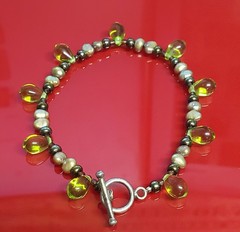 VTG 925 Green Teardrop Crystal and Pearl Bracelet 7in Sterling Silver 7g Toggle