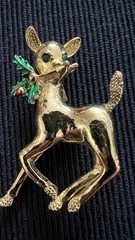 Vintage GERRY’S CHRISTMAS REINDEER DEER WREATH Brooch