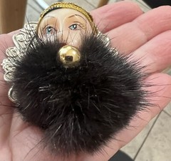 Vintage Glamorous Lady Real Fur Neck Scarf Gold Hat Pressed Aluminum Brooch Pin