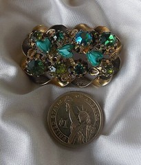VINTAGE STAMPED AUSTRIA GOLD TONE BROOCH w/GREEN RHINESTONES & AQUA GLASS HEARTS