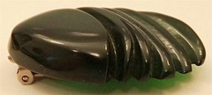 BAKELITE CARVED GREEN CLIP Vintage DECO Plastic 1-5/8×1 PIN, NO CHIPS Scarf Clip