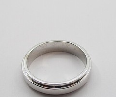 Piaget Possession Ring 18K White Gold Size 9 4.7 MM Serial S26853 With Box &COA