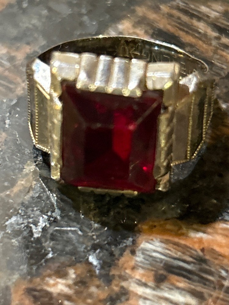 Men’s ruby sterling Uncas mfg Co (1918-1988) ring 6.5-7