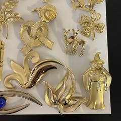 Lot Of 23 Vintage Gold Tone Brooches 18 Signed 5 Unsigned