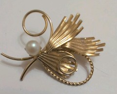 Lot Of 7 Vintage Brooches And Pins Gold And Silver Tone Variety
