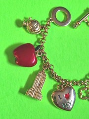 Vintage I LOVE NEW YORK Enameled CHARMS Gold Tone Toggle Clasp Chain Bracelet