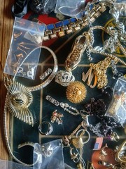 Estate Find Costume Jewelry Lot-Brooches Earrings Necklaces Rings & More (R)