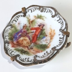 Vtg Limoges France Painted Porcelain Mini-Plate Brooch 1.75″ w/ Trombone Clasp