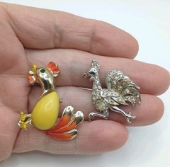 Vintage Rooster Chicken Brooch Pin Mid Century Set 2 Enamel Sparkly Cartoon Like
