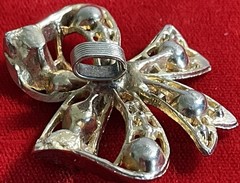 Very Nice Gold Tone/Multi Colored Stone Pendant – A Must Have for Any Occassion!